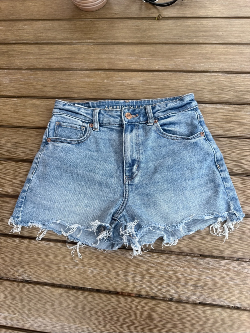 American Eagle Stretch Mom Shorts Size 2 Light Wash Frayed Denim Cutoff